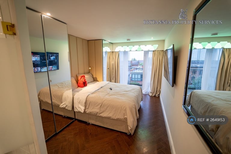 3 bedroom flat in The Mailbox, Birmingham, B1 (3 bed) (#2649153)