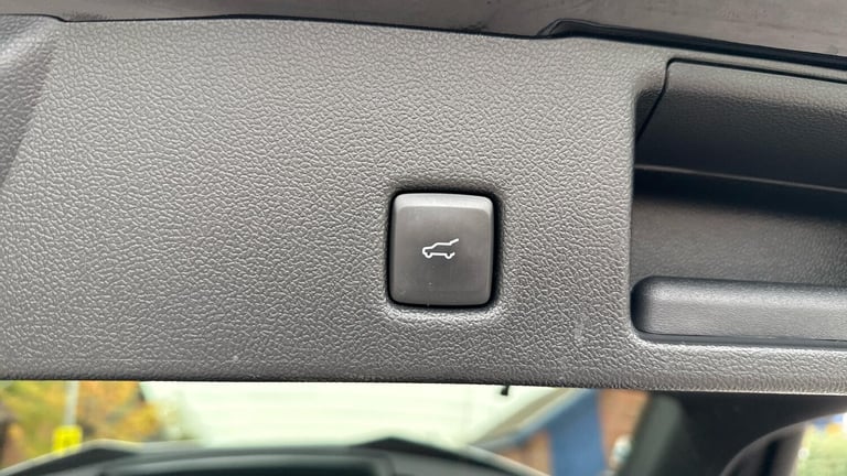  Ford Kuga 2.5 Duratec 14.4kWh ST-Line X Edition SUV 5dr Petrol Plug-in Hybrid CVT Eur Petrol/Ele...