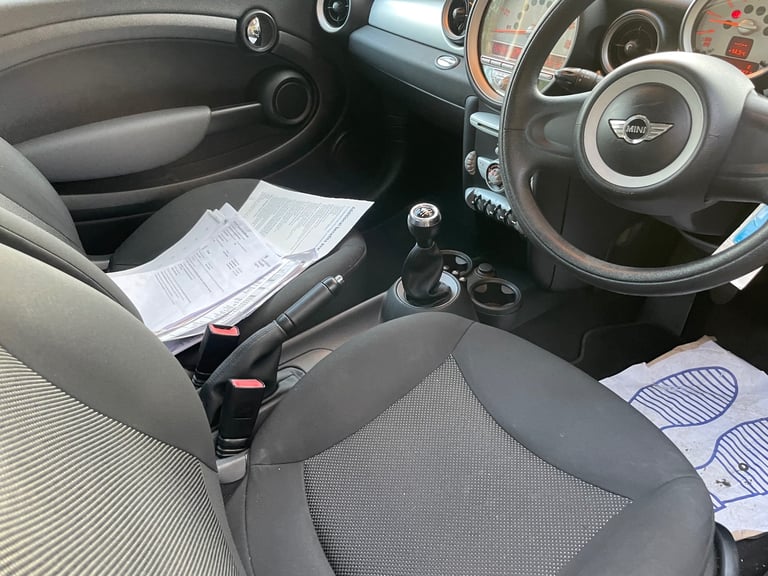 MINI COOPER 1.6 PETROL 10 REG BLACK 3 DOOR MOT FEBRUARY 25TH 2026 TAX £165 LOW INSURANCE 50+MPG