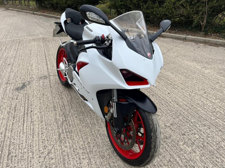 2022 71 DUCATI PANIGALE V2 WHITE - 1421 MILES HPI CLEAR SPORTS 955 NEW MOT