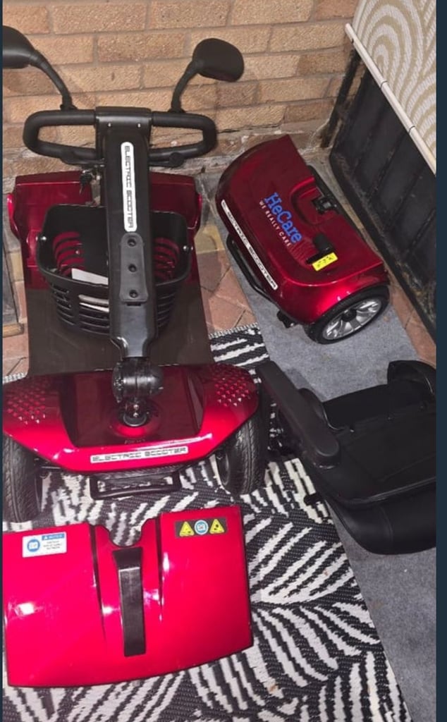 NEW SCOOTER. 5mph. 19.5St. 10mls R. Opens/Folds Carboot Mobility Scooter 