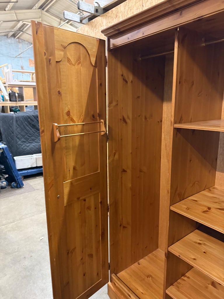 Ducal Pine Large Wardrobe 4 Door Hanging Rail & Shelves