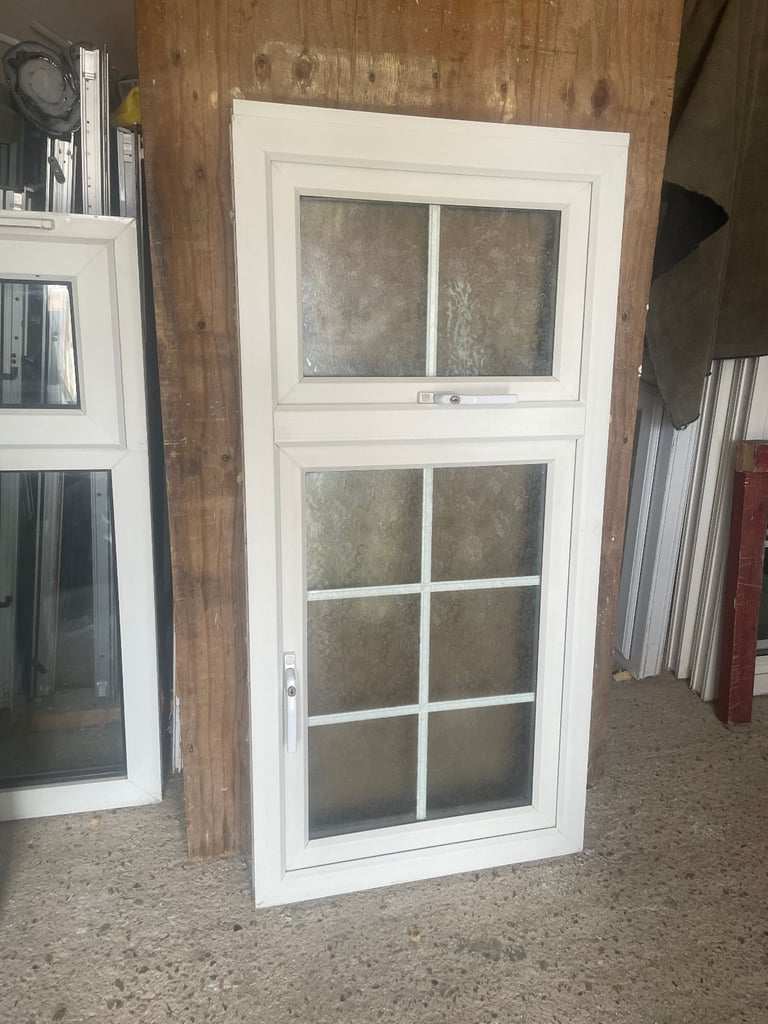 H 131/133 x W 64 cm -  BEAUTIFUL GEORGIAN UPVC DOUBLE GLAZED WINDOW - OBSCURE GLASS (REF: SJ445)