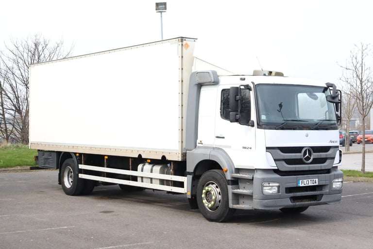 MERCEDES AXOR 1824 4X2 SLEEPER 26FT BOXVAN (2013)