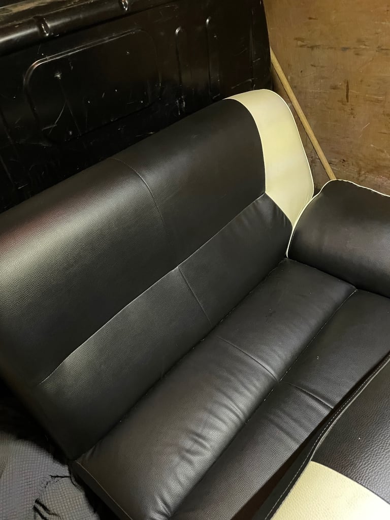Black and white leather corner sofa / couch 🚚 DELIVERY AVAILABLE 🚚