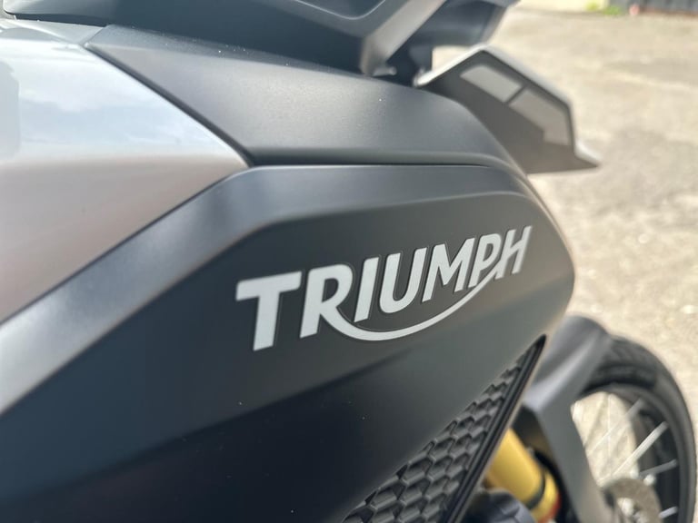 Triumph Tiger 1200 Rally Pro 2022/72 in White Motorcycle 