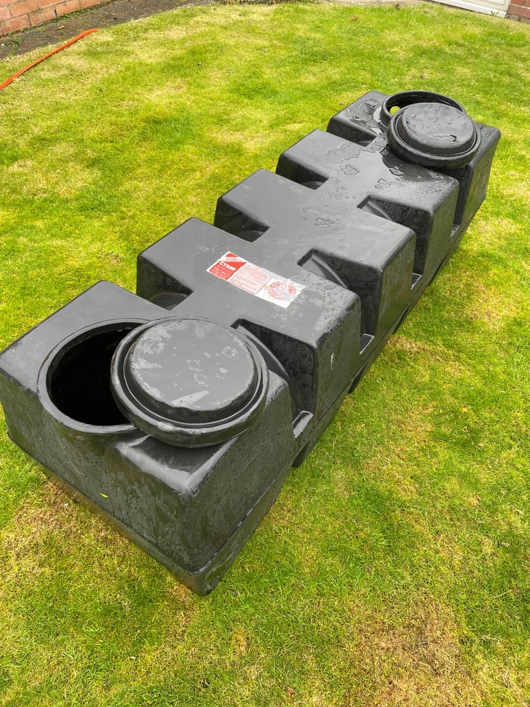 Water Storage Tank - Tyrrell Tanks CT50R is a 227-litre (50-gallon) closed-top plastic cistern