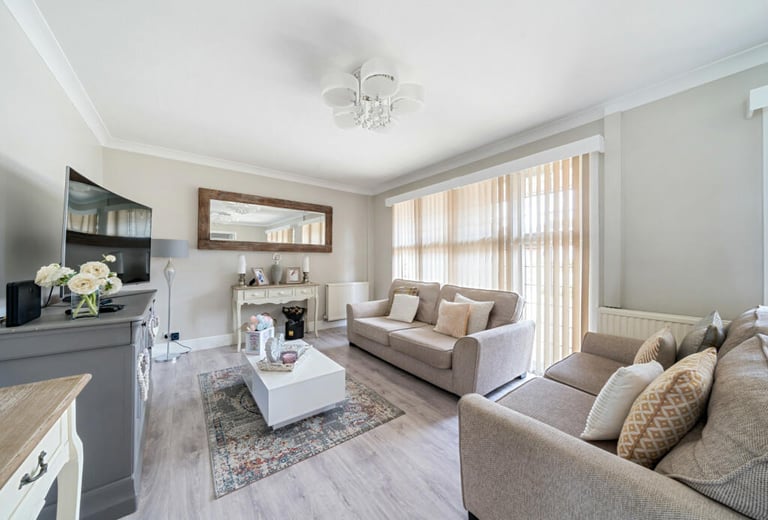 4 bedroom house in Worcester Gardens, Worcester Park, KT4