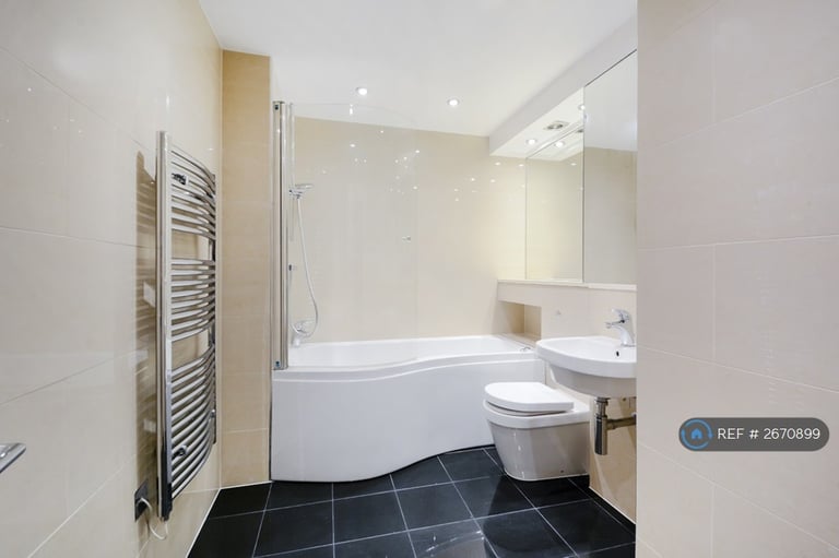 2 bedroom flat in New Caledonian Wharf, London, SE16 (2 bed) (#2670899)