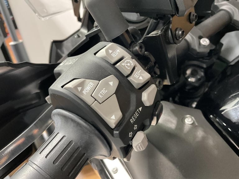 Kawasaki Versys 1100 2025 Brand New! Last 1! FREE TOURING KIT! FREE UK DELIVERY!