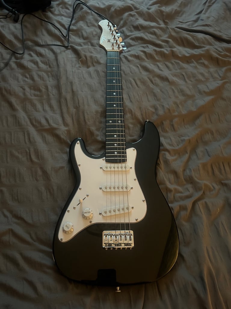 Left handed 3/4 electric artist guitar 