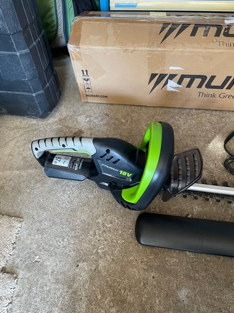 Murray 1697118 18V Lithium-Ion Hedge Trimmer Kit IQ18HTK