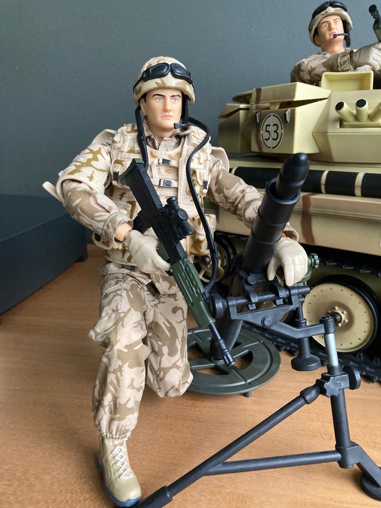 H.M. Armed Forces Fast Pursuit Battle Tank with 4 Infantrymen &  Marines Commando Sniper.