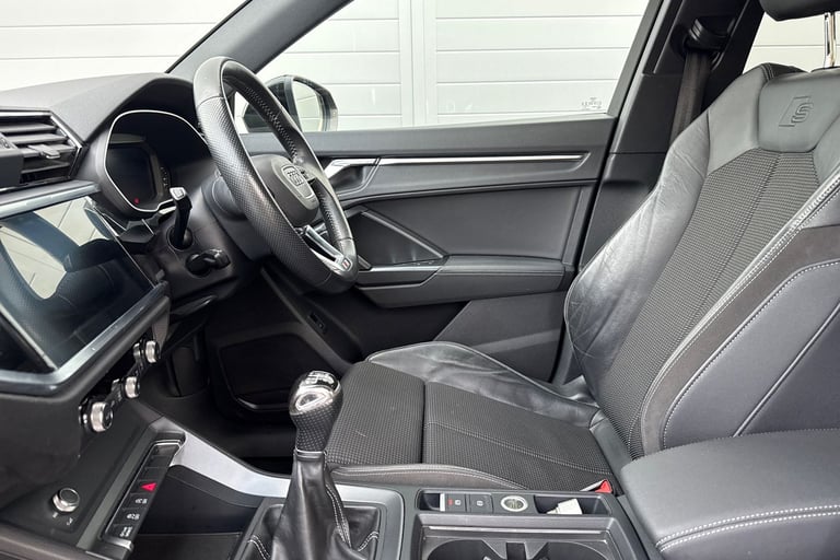 2019 Audi Q3 1.5 TFSI CoD 35 S line Euro 6 (s/s) 5dr SUV PETROL Manual