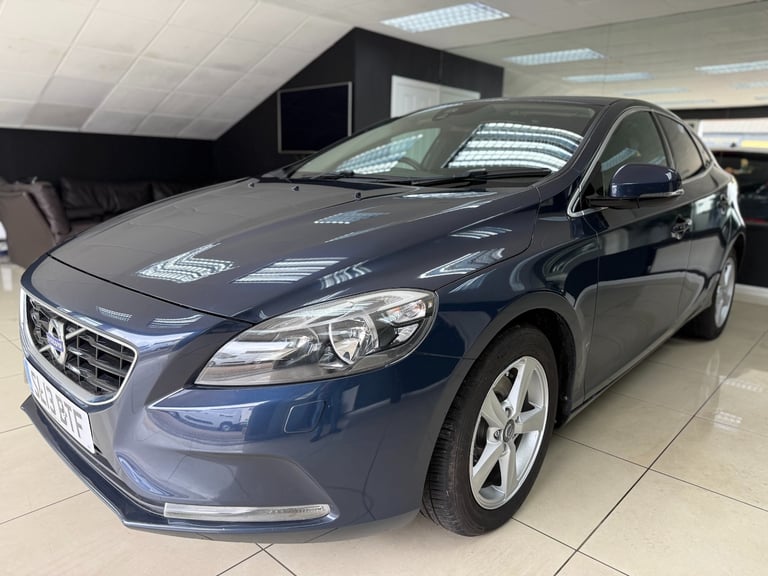 Volvo V40 1.6 T3 SE Blue Hatchback 61MPG Sat Nav WARRANTY 12 MONTHS MOT