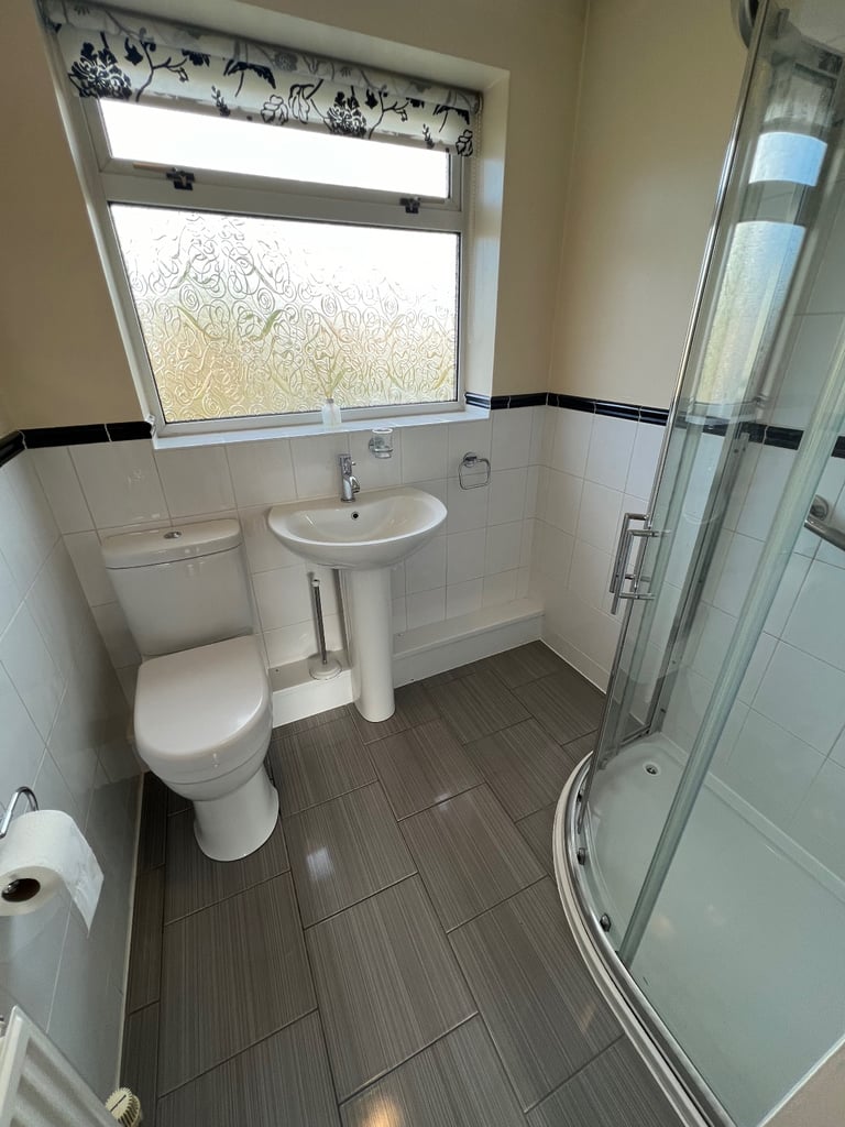 3 Bedroom Semi-Detached Home — Furnished – Wednesbury (WS10) Available now