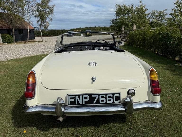 1965 MG MGB Pull Handle Roadster  Convertible PETROL Manual