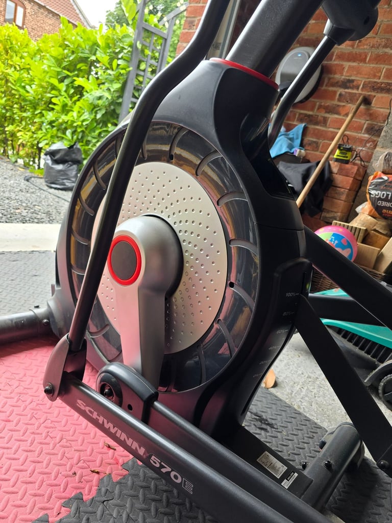 Schwinn 570E cross trainer