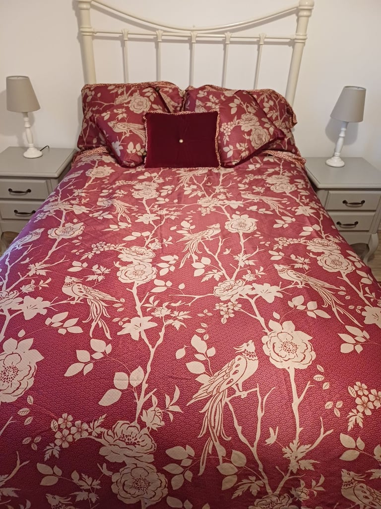 image for Full bedset and matching Curtains