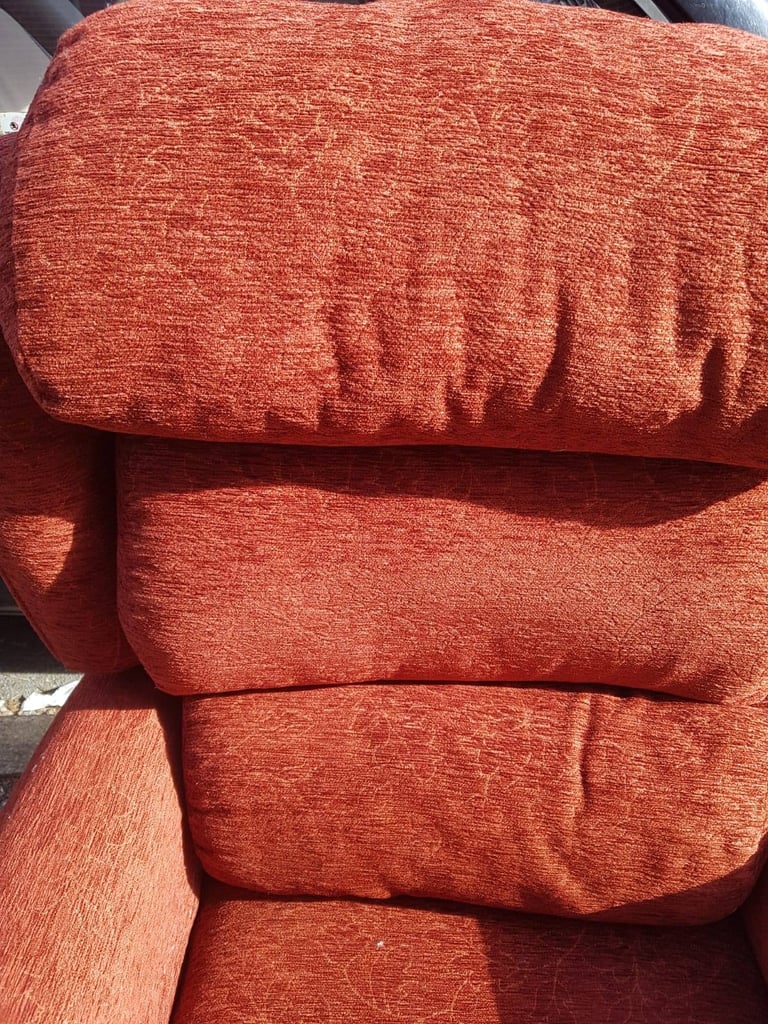 High Quality Rise And REcliner Armchair In great condition free delivery