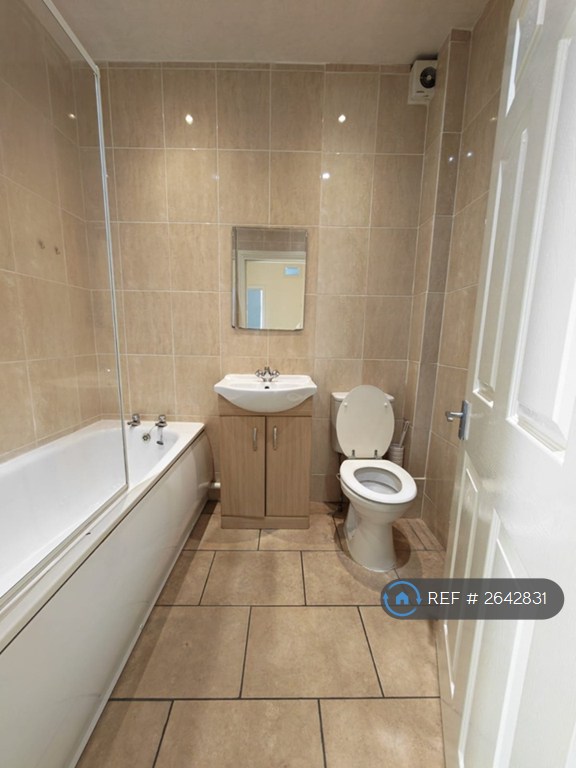 2 bedroom flat in Canterbury Street, South Shields, NE33 (2 bed) (#2642831)