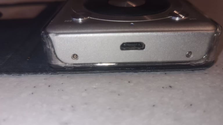 FiiO X1 High Resolution Lossless Music Audio Player in silver is a top quality digital music player