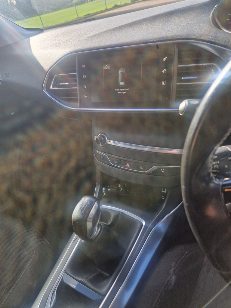 Peugeot, 308, Hatchback, 2015, Manual, 1560 (cc), 5 doors