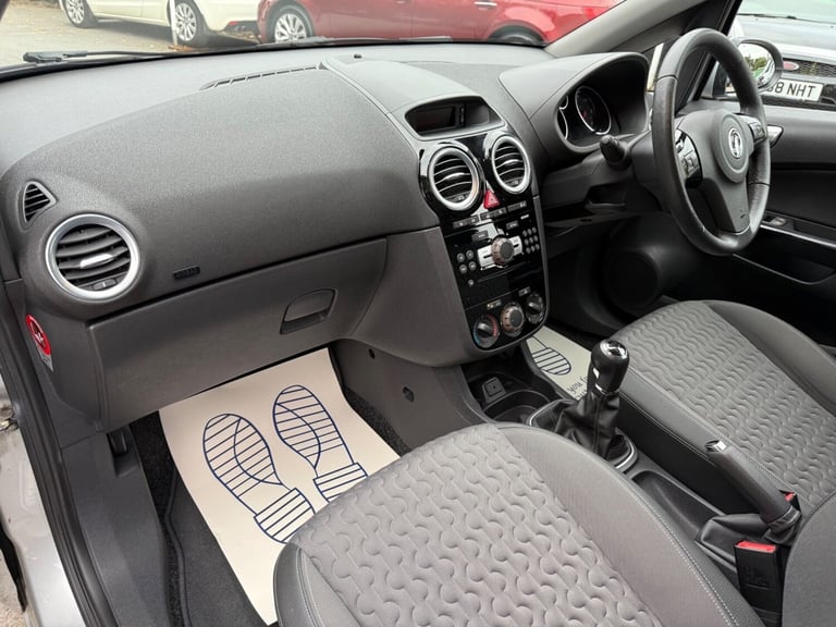2015 Vauxhall Corsa 1.4 SE 3dr HATCHBACK PETROL Manual