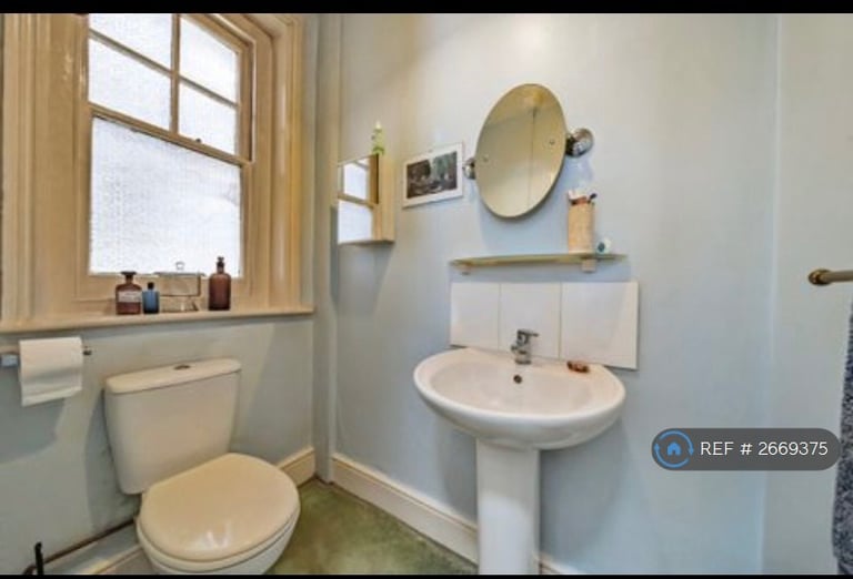 Studio flat in York Road, Guildford, GU1 (#2669375)