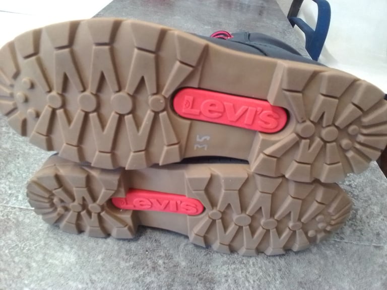 'Levis' Ladies Boots.