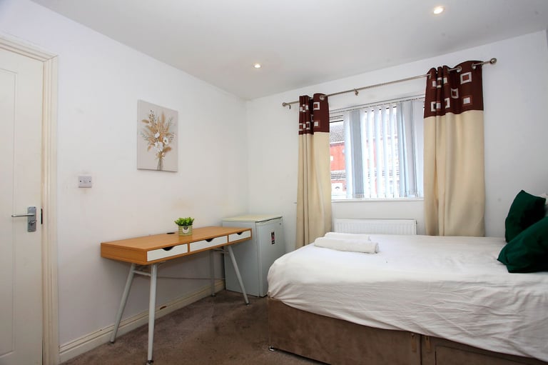 New England House ~ Studios ~ Near City Centre!