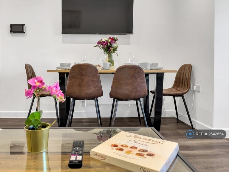 2 bedroom flat in Mount Road, London, NW4 (2 bed) (#2642654)