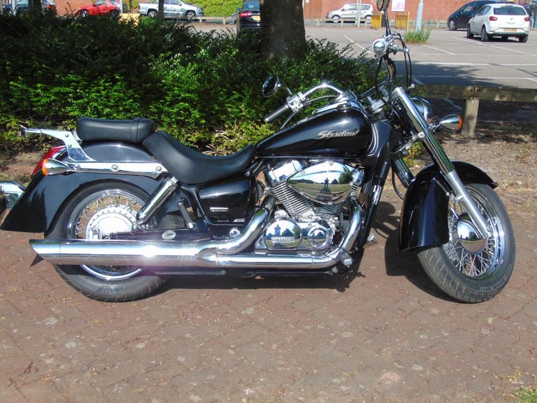 Honda VT750 Shadow Custom Cruiser 2004 low seat shaft drive easy rider low miles