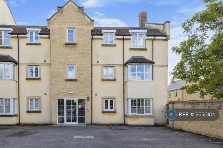2 bedroom flat in Woodley House, Witney, OX28 (2 bed) (#2650184)