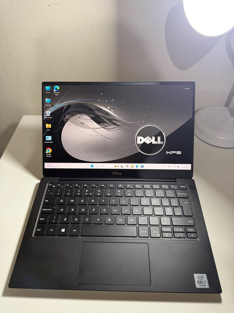 image for Dell xps 13 7390 Intel i7 10th gen,8gb,512gb nvme Windows 11 Pro excelent condition