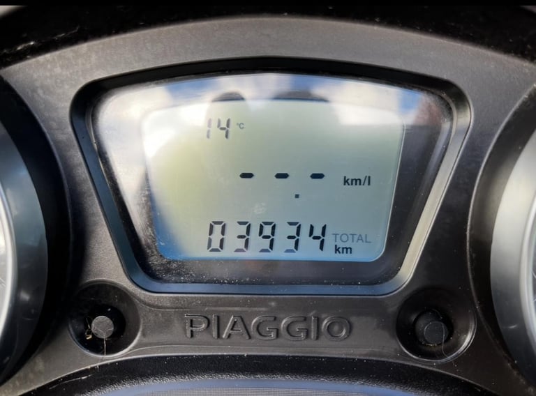 2020 PIAGGIO MP3 HPE SPORT TRICYCLE FULL MOT ONLY 2500 MILES FROM NEW! LOVELY!