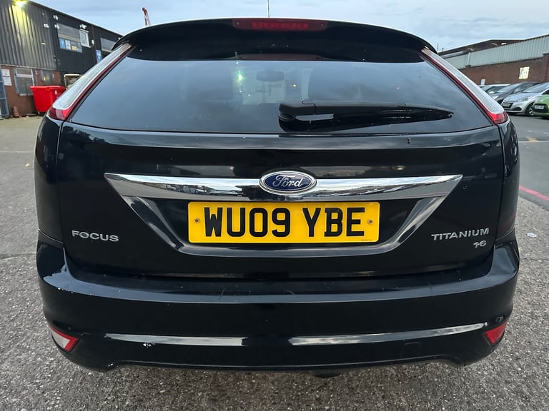 Ford Focus 1.6 Titanium Black 5 doors