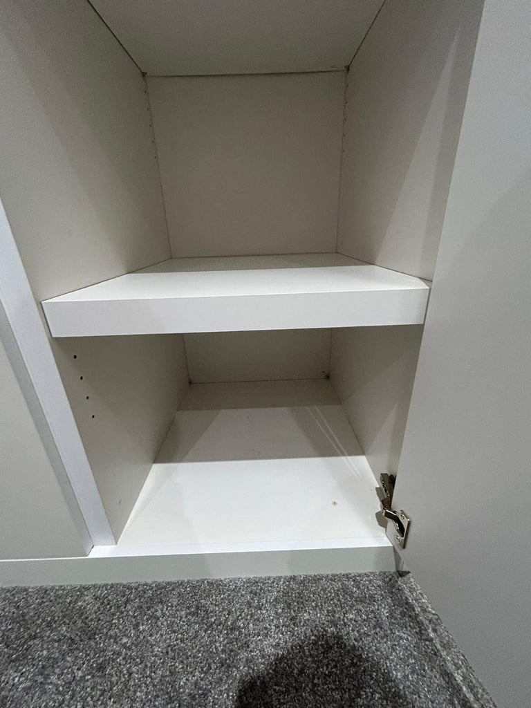 White Gloss bedroom furniture 