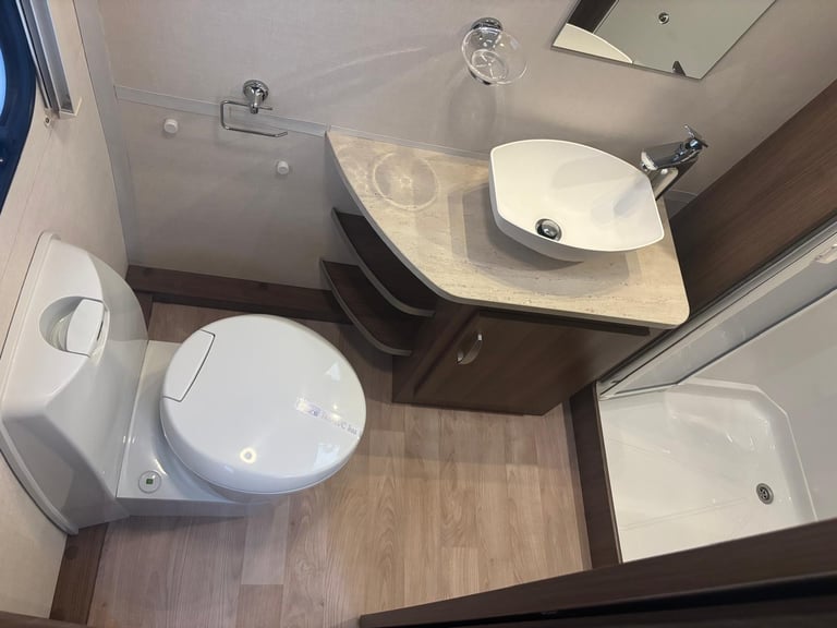 2019 VENUS 570-4, LIGHT WEIGHT FIXED BED, ONE OWNER, MOVER, ............NOW SOLD