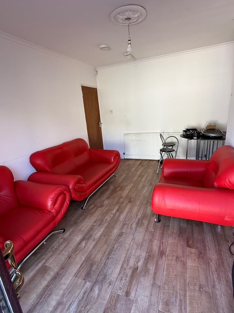 HMO Rooms to let available DSS and benefit tenants accepted. Room in shared house In Birmingham