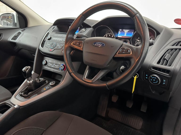 2015 Ford Focus 1.0 EcoBoost 125 Zetec 5dr HATCHBACK PETROL Manual