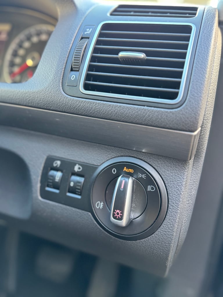 2011 Volkswagen Touran 2.0 TDI SE 5dr DSG MPV Diesel Automatic