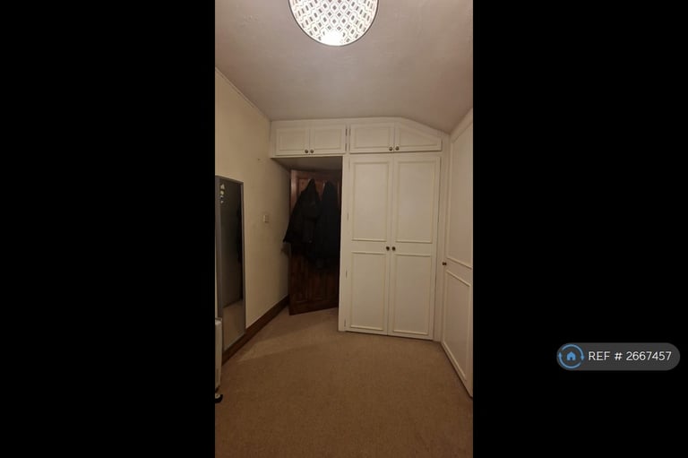 2 bedroom flat in London, London, SW18 (2 bed) (#2667457)