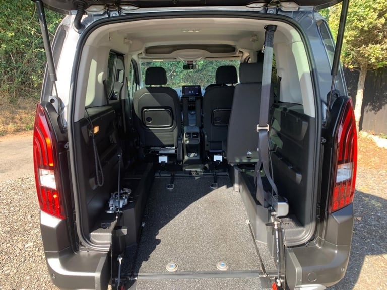 Peugeot Rifter 1.2 PureTech 130 Allure AUTOMTIC WHEELCHAIR ACCESSIBLE VEHICLE