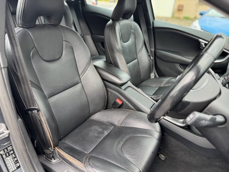2014 Volvo V40 Cross Country 2.0 D3 Lux Nav Hatchback 5dr Diesel Geartronic Euro 5 (s/s) (150 ps)...