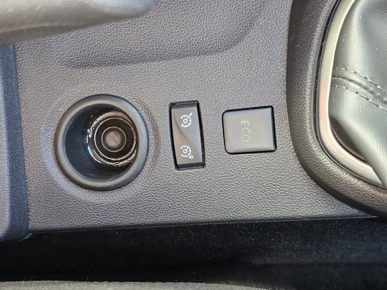 2018 Renault Captur 1.5 dCi ENERGY Iconic SUV 5dr Diesel Manual Euro 6 (s/s) (90 ps) HATCHBACK Di...