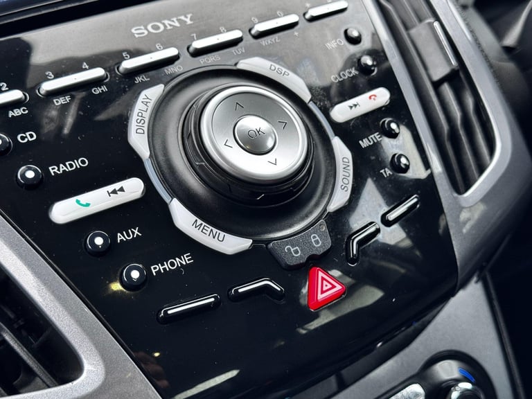 2011 Ford Focus 1.6 TDCi Titanium Euro 5 (s/s) 5dr HATCHBACK Diesel Manual