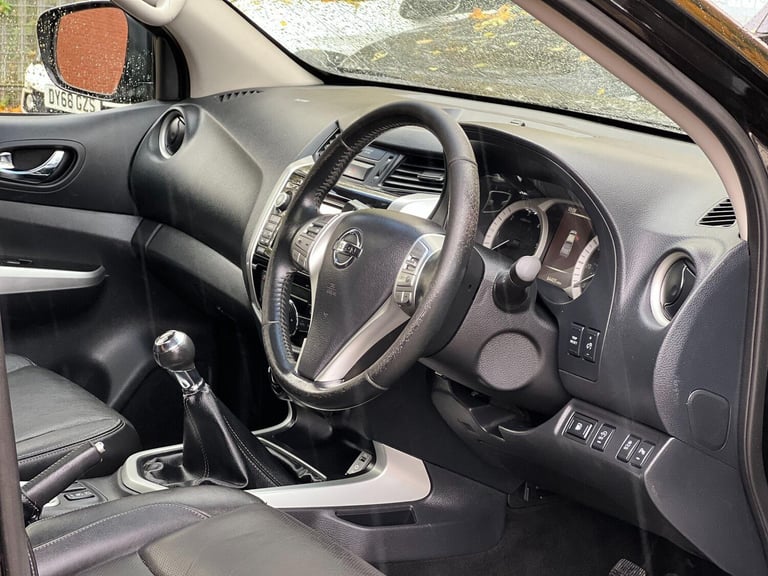 2017 Nissan Navara Double Cab Pick Up Tekna 2.3dCi 190 4WD PICK UP DIESEL Manual