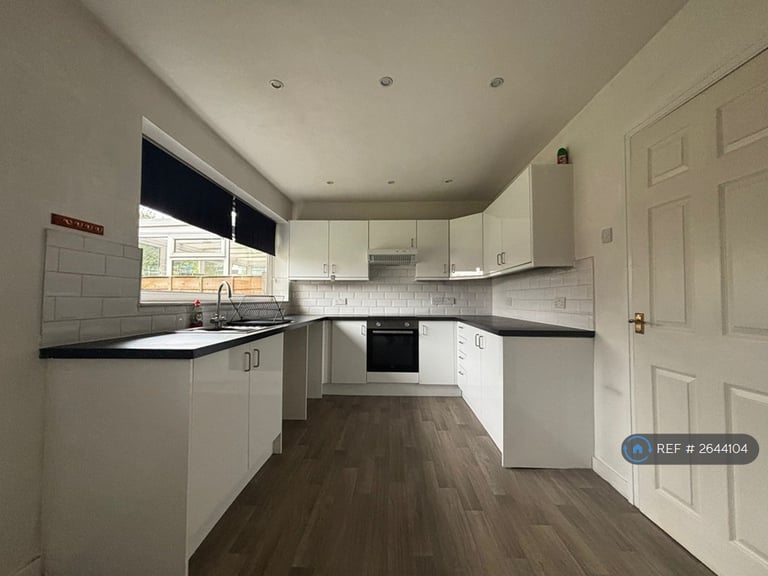 3 bedroom house in Brushes Road, Stalybridge, SK15 (3 bed) (#2644104)