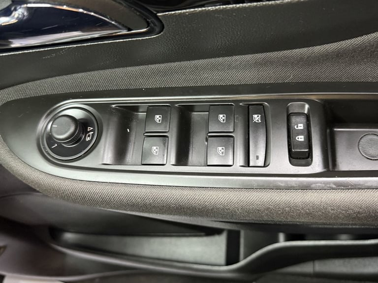 2017 Vauxhall Mokka X 1.6i Active SUV 5dr Petrol Manual Euro 6 (s/s) (115 ps) HATCHBACK Petrol Ma...